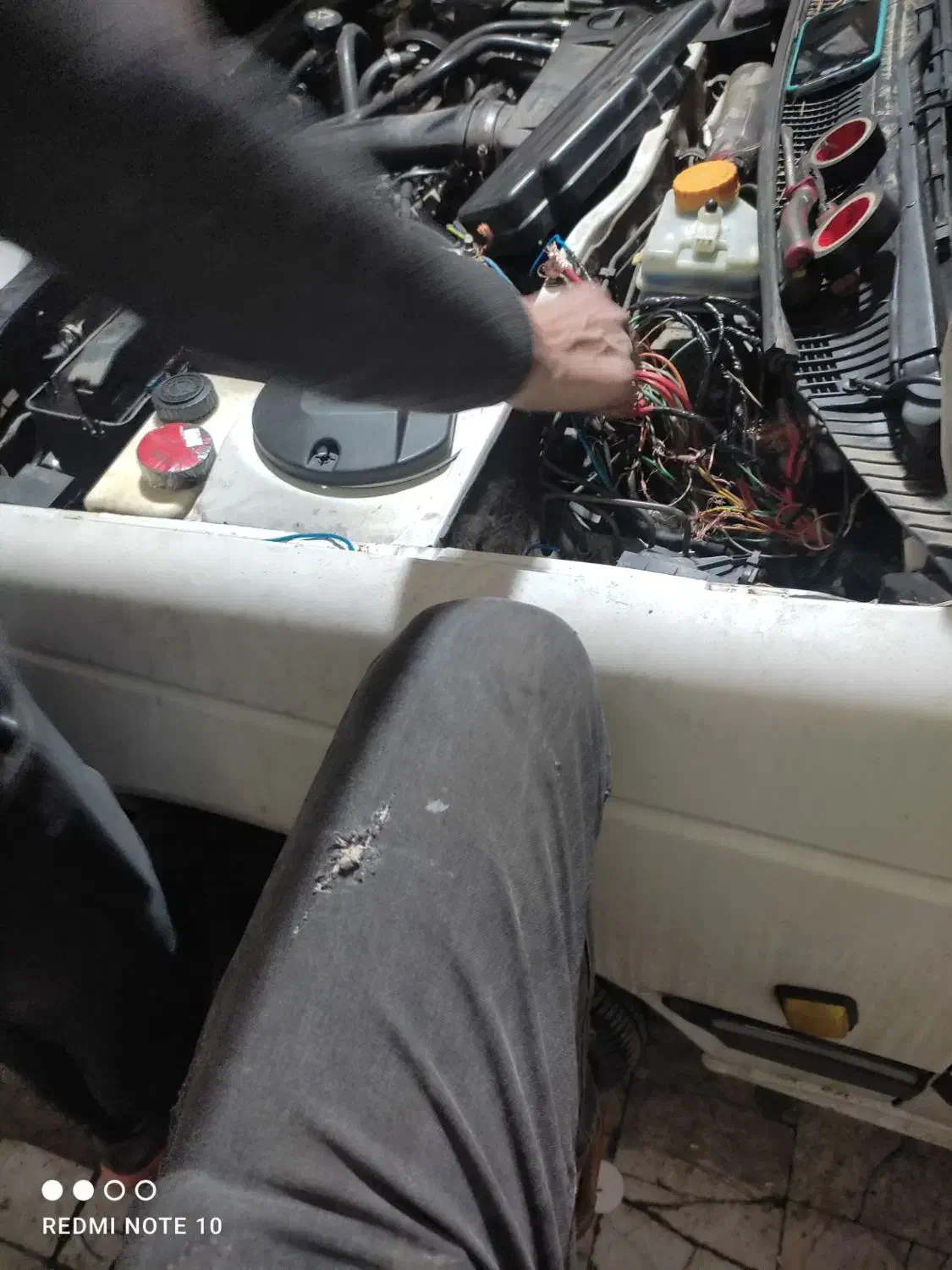 تکنسین برق ماشین روشن کردن  در محل باطری به باطری|خدمات موتور و ماشین|مشهد, هدایت|دیوار