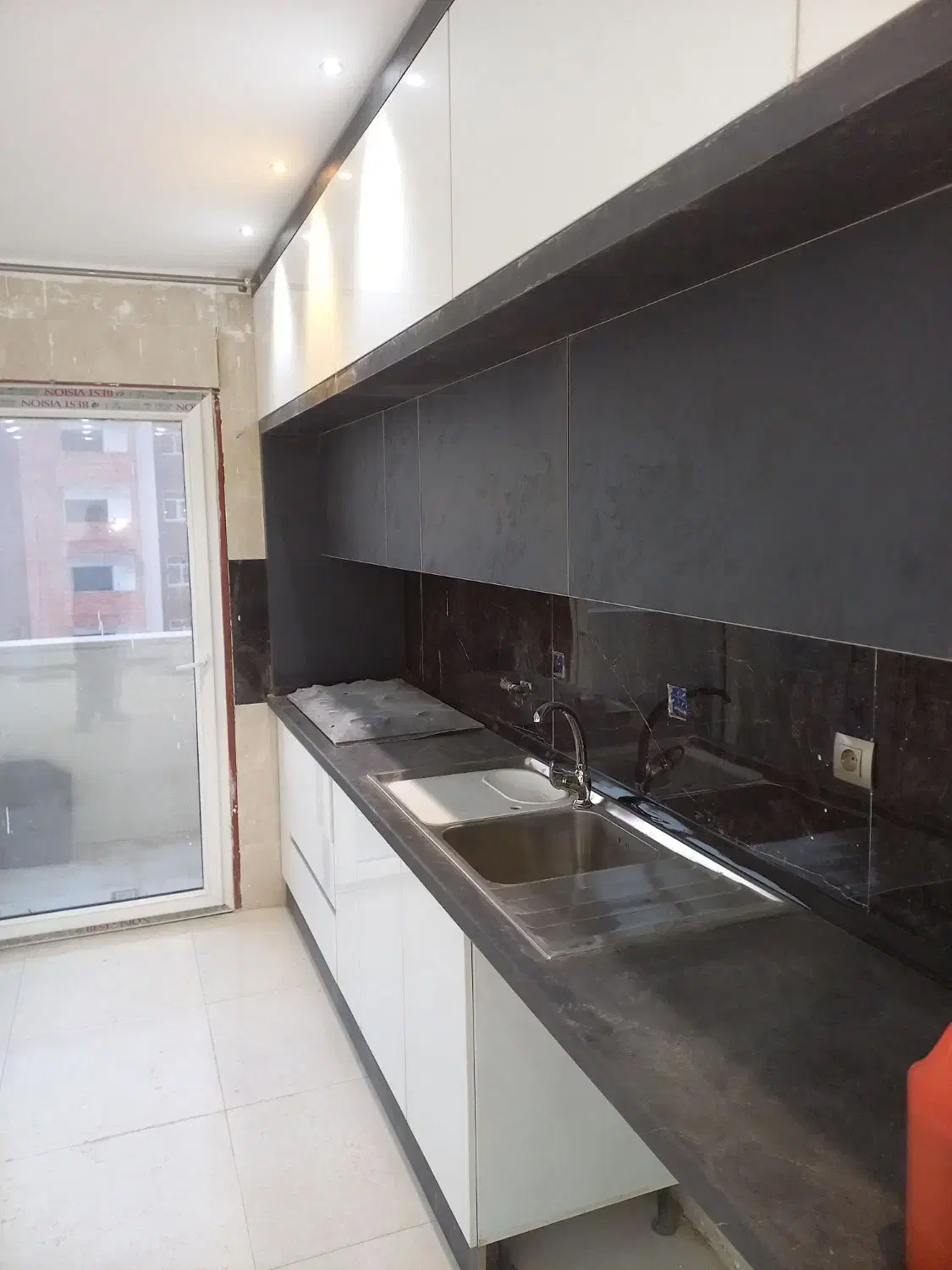 مسکونی سه خواب سه تراس دونبش خیابان|فروش آپارتمان|فولادشهر, C7|دیوار