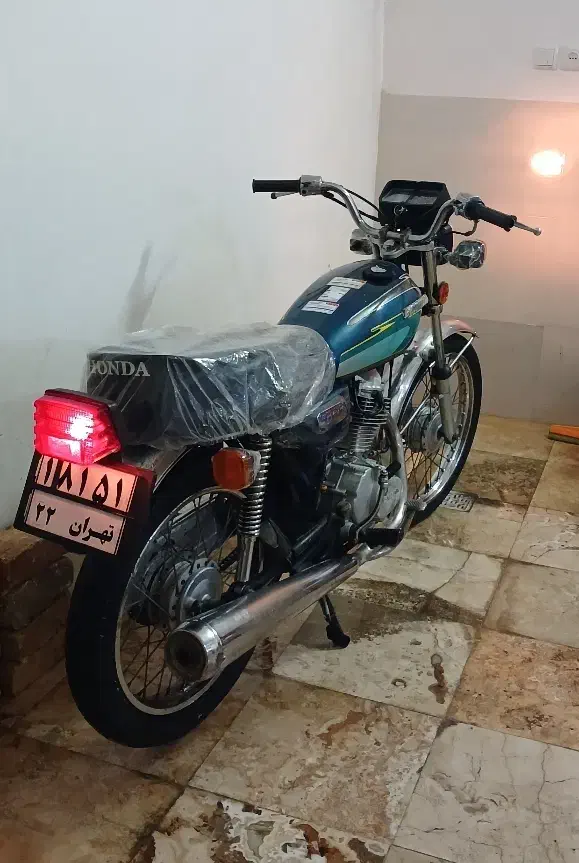 موتور هندا|موتورسیکلت|قم, قلعه کامکار|دیوار