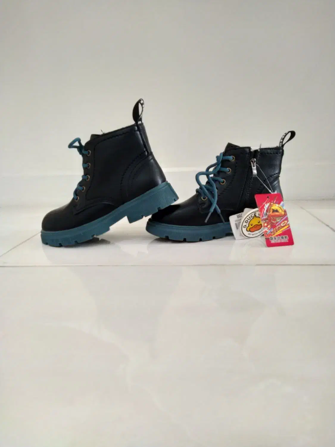 بوت کتانی و صندل بچگانه|عمده‌فروشی|تهران, فلسطین (میدان انقلاب)|دیوار