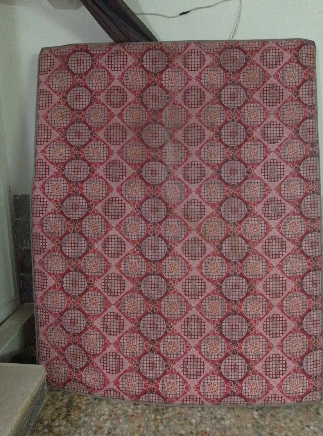 تشک دو نفره|تشک تختخواب|رباط‌کریم, رباط‌کریم|دیوار