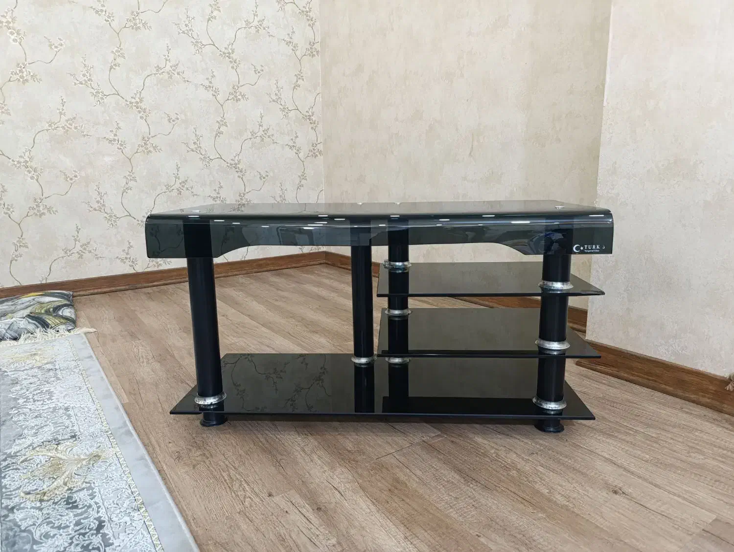 تلوزیون۳۲|تلویزیون و پروژکتور|شبستر, |دیوار