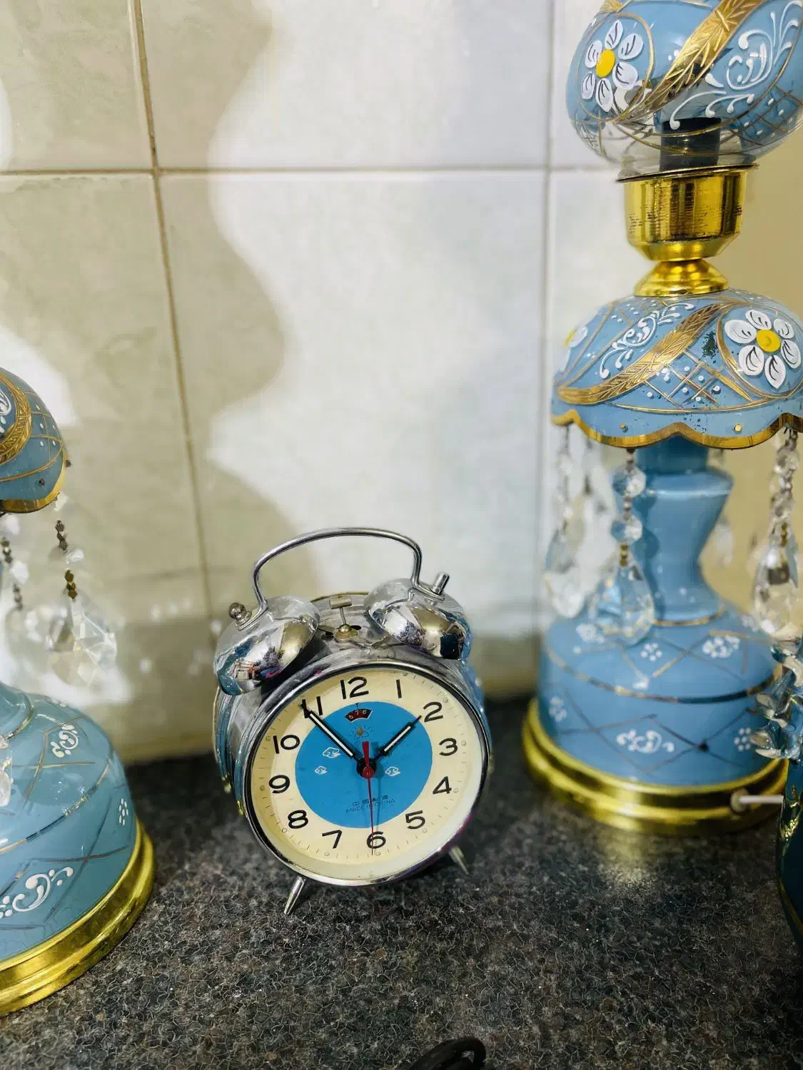 مجموعه آنتیک ،اصل و کهنه|کلکسیون اشیاء عتیقه|اصفهان, بهارستان|دیوار