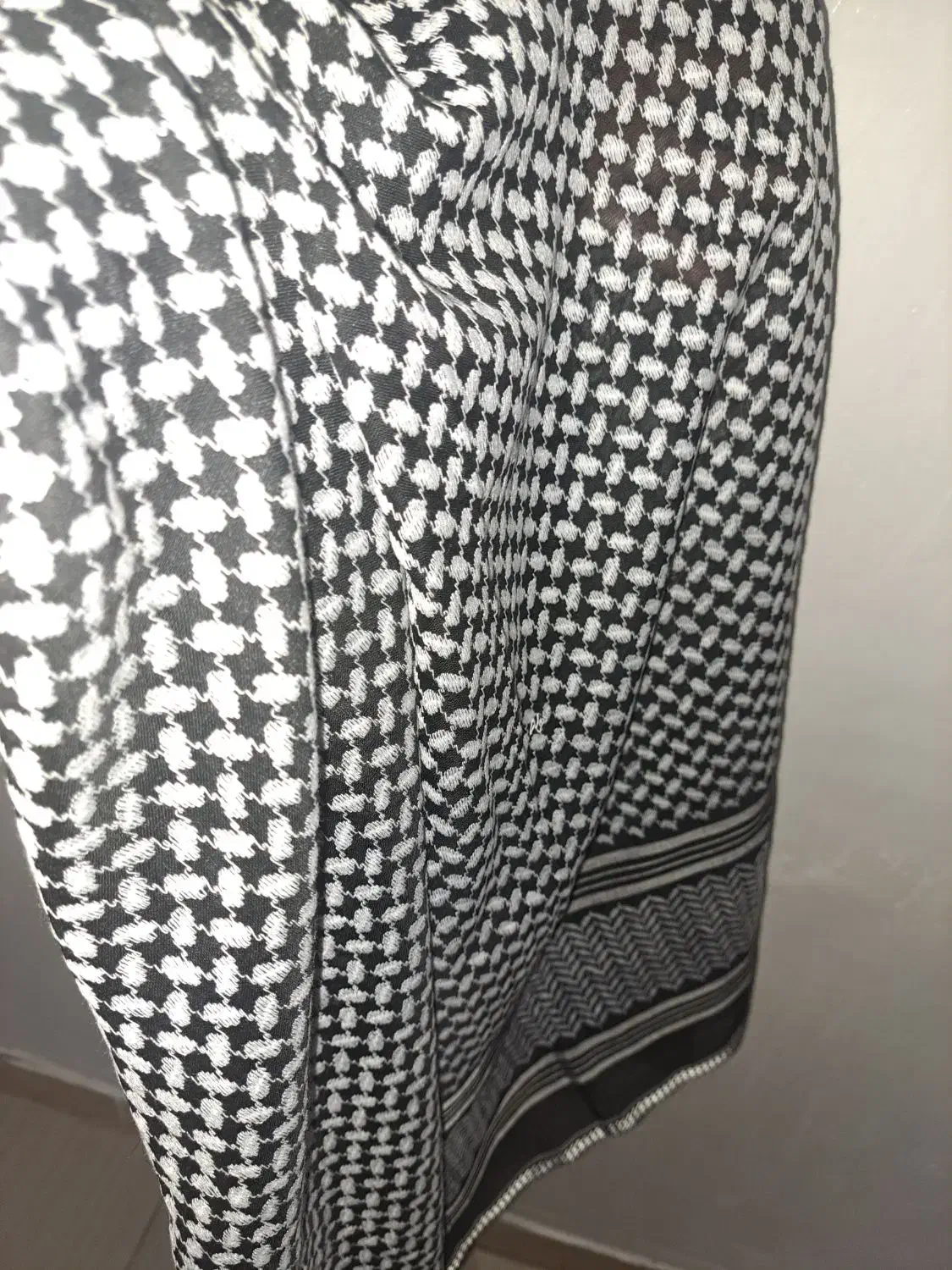 چفیه|لباس|اسلامآباد غرب, |دیوار