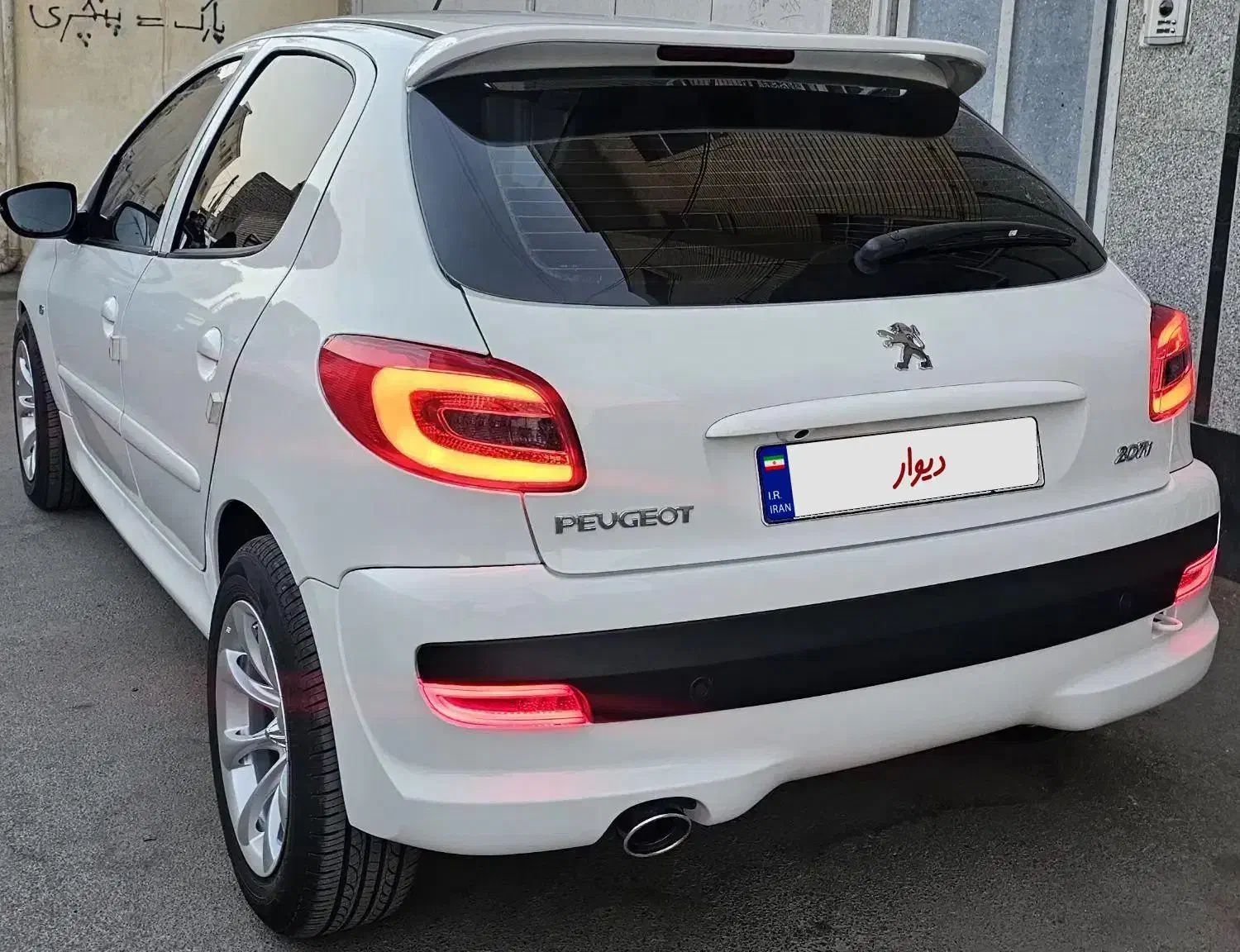 پژو 207 دنده ای سقف فلز مدل 1404|خودرو سواری و وانت|اصفهان, تخت فولاد|دیوار