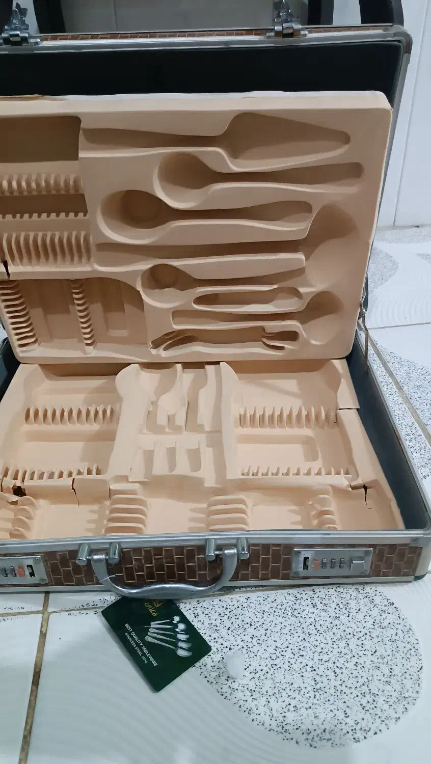 جا قاشقی|آب‌چکان و نظم‌دهنده ظروف|نیشابور, شهید بهشتی|دیوار