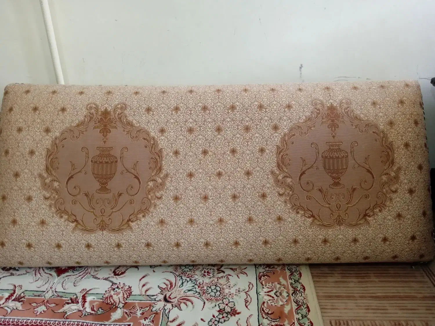 سه عدد پشتی زیبا و یک دست مبل ۷نفره|پشتی|ایلام, |دیوار