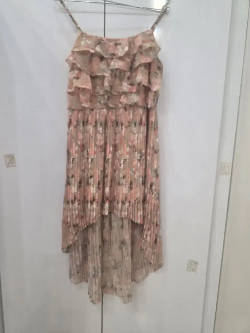 لباس|لباس|مشهد, فارغ التحصیلان|دیوار