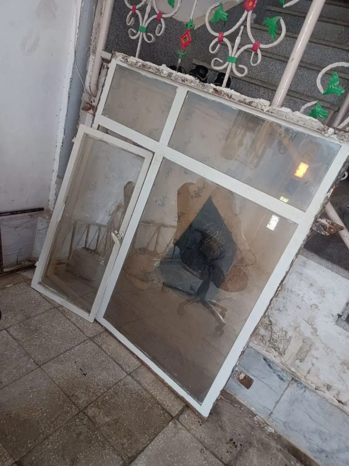 پنجره آهنی ۱۴۰ در ۱۳۰ همراه با شیشه سالم|مصالح و تجهیزات ساختمان|سبزوار, توحیدشهر|دیوار