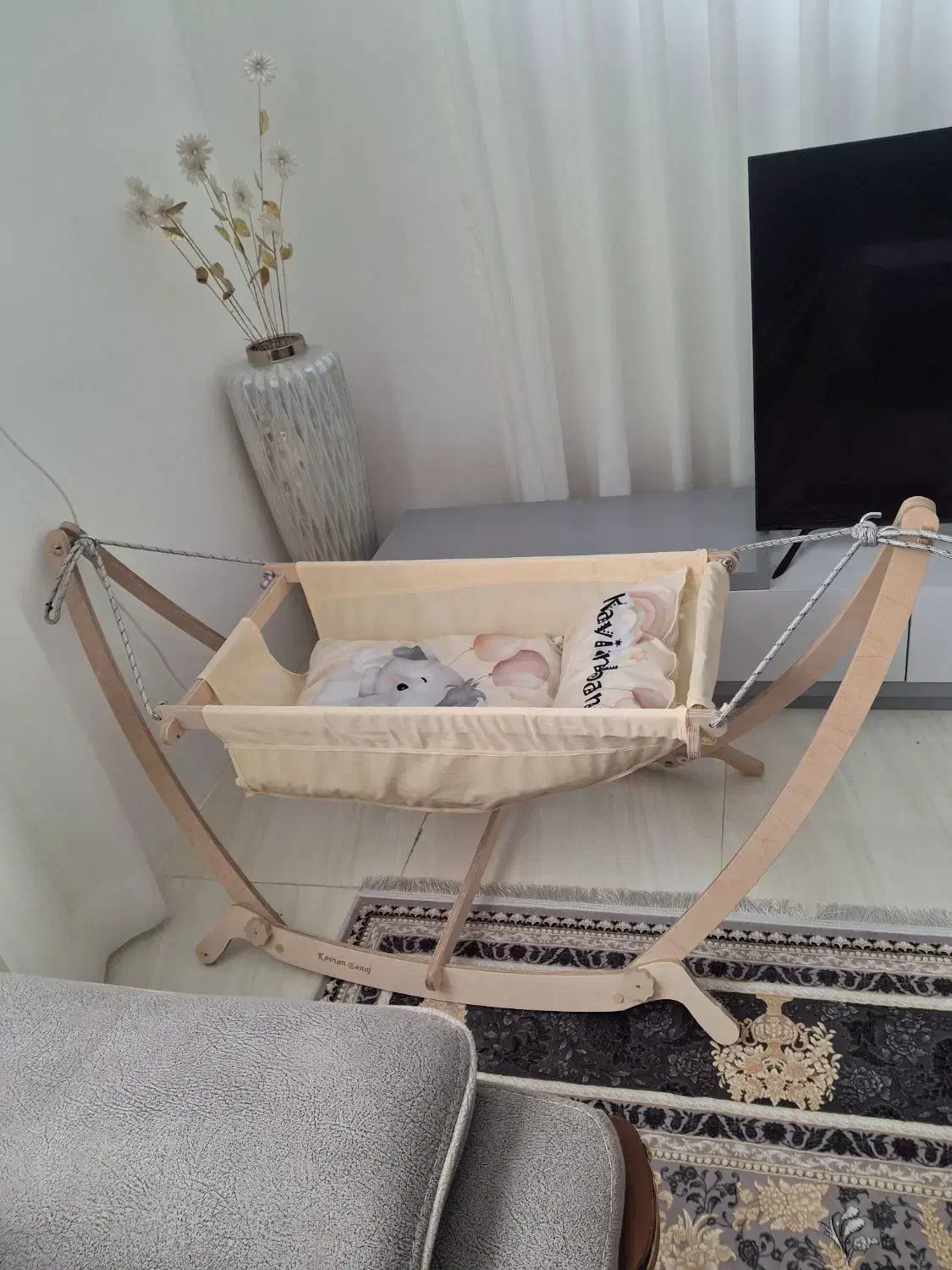 گهواره بانوج|تخت و صندلی بچه|قوچان, |دیوار