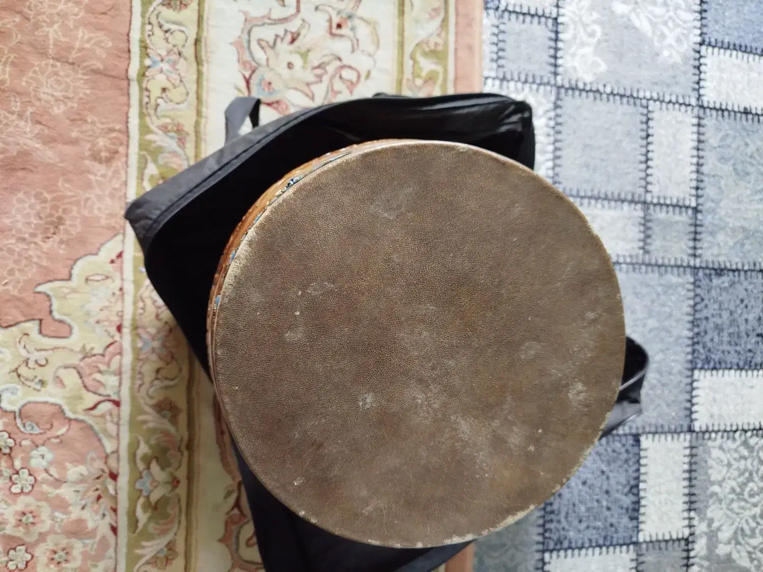 تنبک در حد نو با کتابهای آموزشی|سازهای سنتی|لار, |دیوار