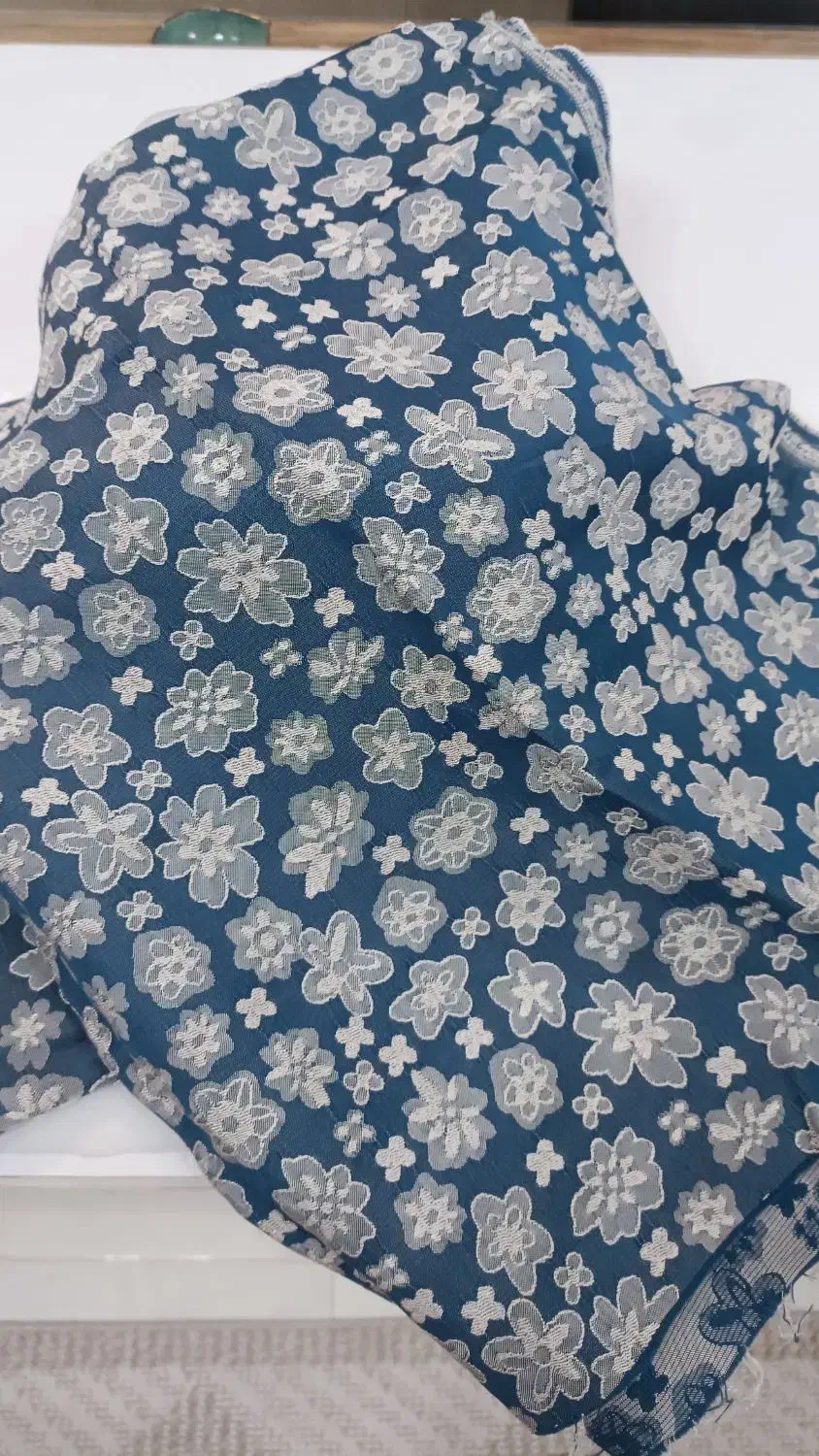 پارچه ژاکارد و چادر مشکی|لباس|بروجن, |دیوار