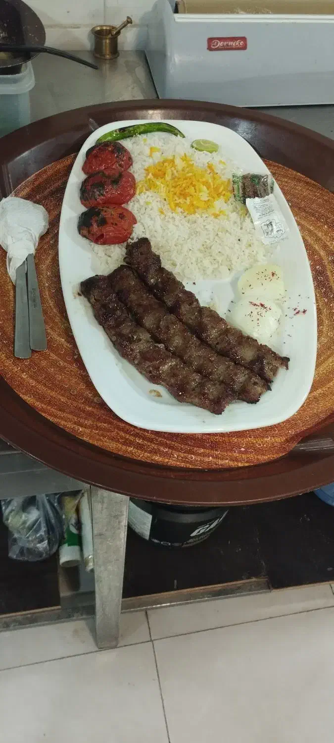 تخصص انواع کباب ها به صورت حرفه ای در رستوران ها|استخدام خدمات فروشگاه و رستوران|دوگنبدان, |دیوار