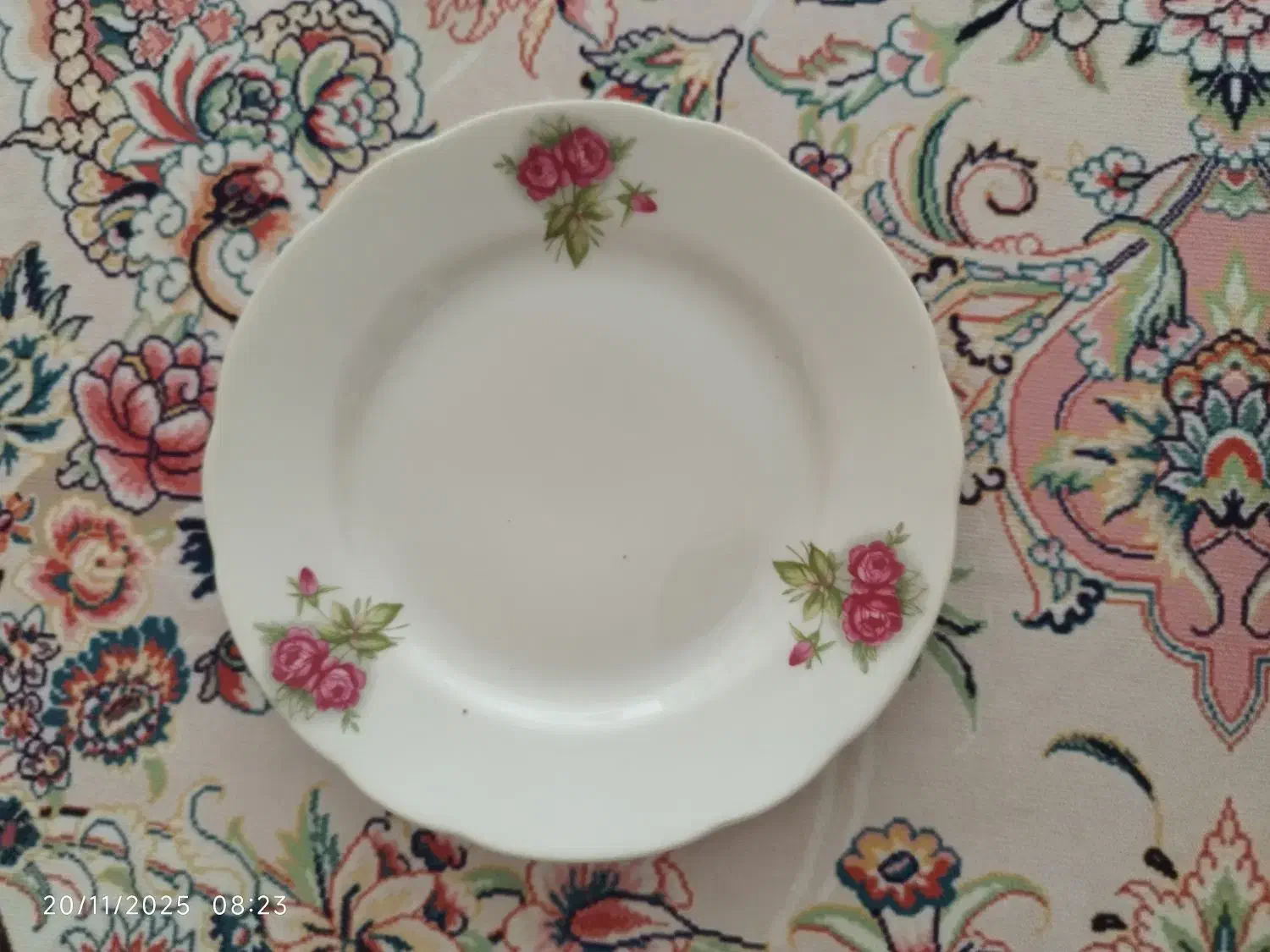 تعداد زیادی بشقاب آنتیک قدیمی|کلکسیون اشیاء عتیقه|ملایر, |دیوار