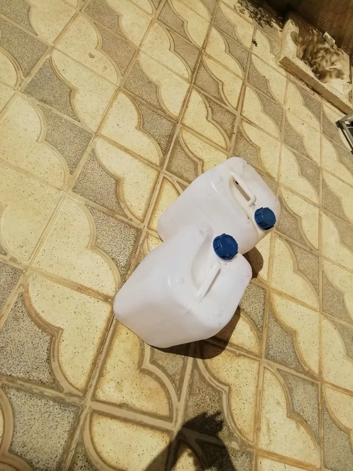 دبه 20لیتری تمیز و خوب جنس خوب|ظروف نگهدارنده، پلاستیکی، یکبارمصرف|شیراز, شیخ روزبهان|دیوار