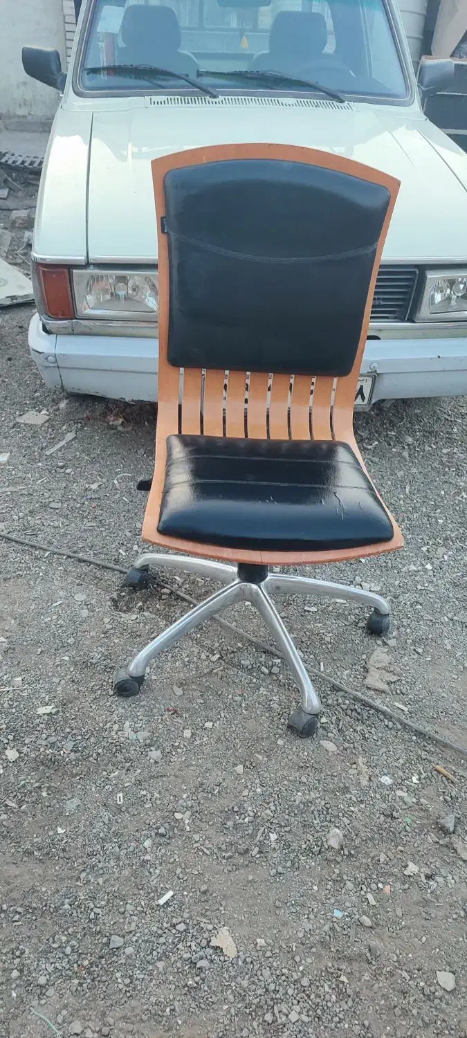 صندلی|دفتر کار|رباط‌کریم, حصار مهتر|دیوار