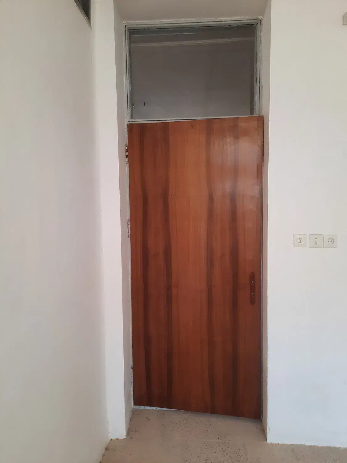 درب چوبی به همراه چارچوب و کتیبه بالا|مصالح و تجهیزات ساختمان|شاهرود, |دیوار