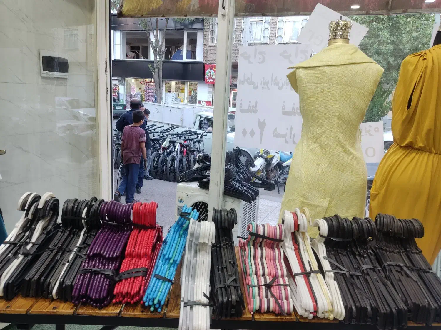 چوب لباسی پلاستیکی. چوب کار|بندرخت و رخت‌آویز|قروه, |دیوار