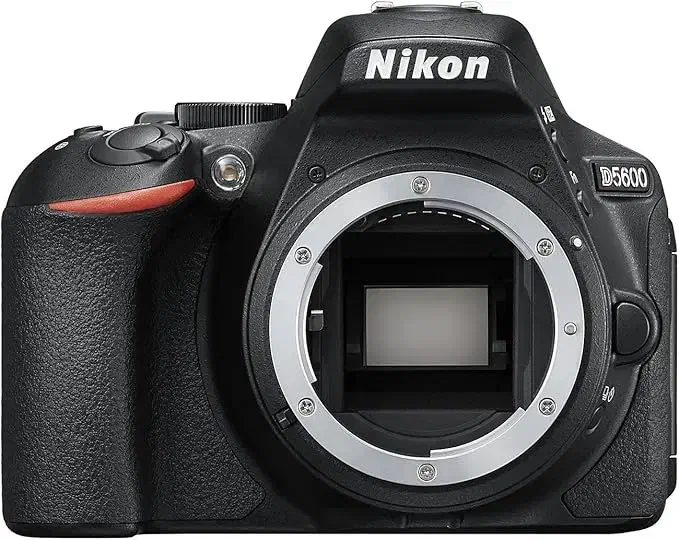 دوربین Nikon D5600 + لنز فیکس 35mm f1.8g|دوربین عکاسی و فیلمبرداری|بندرعباس, |دیوار