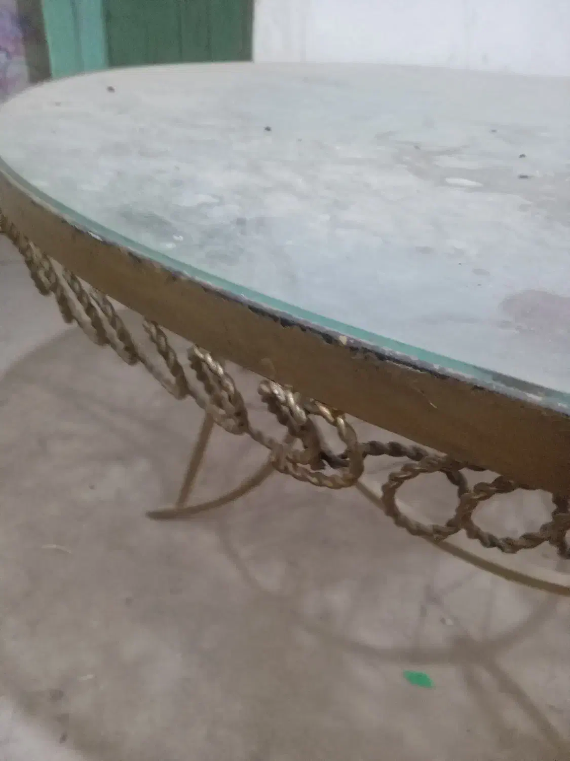 میز گرد رنگ طلایی|میز و صندلی غذاخوری|تفت, |دیوار