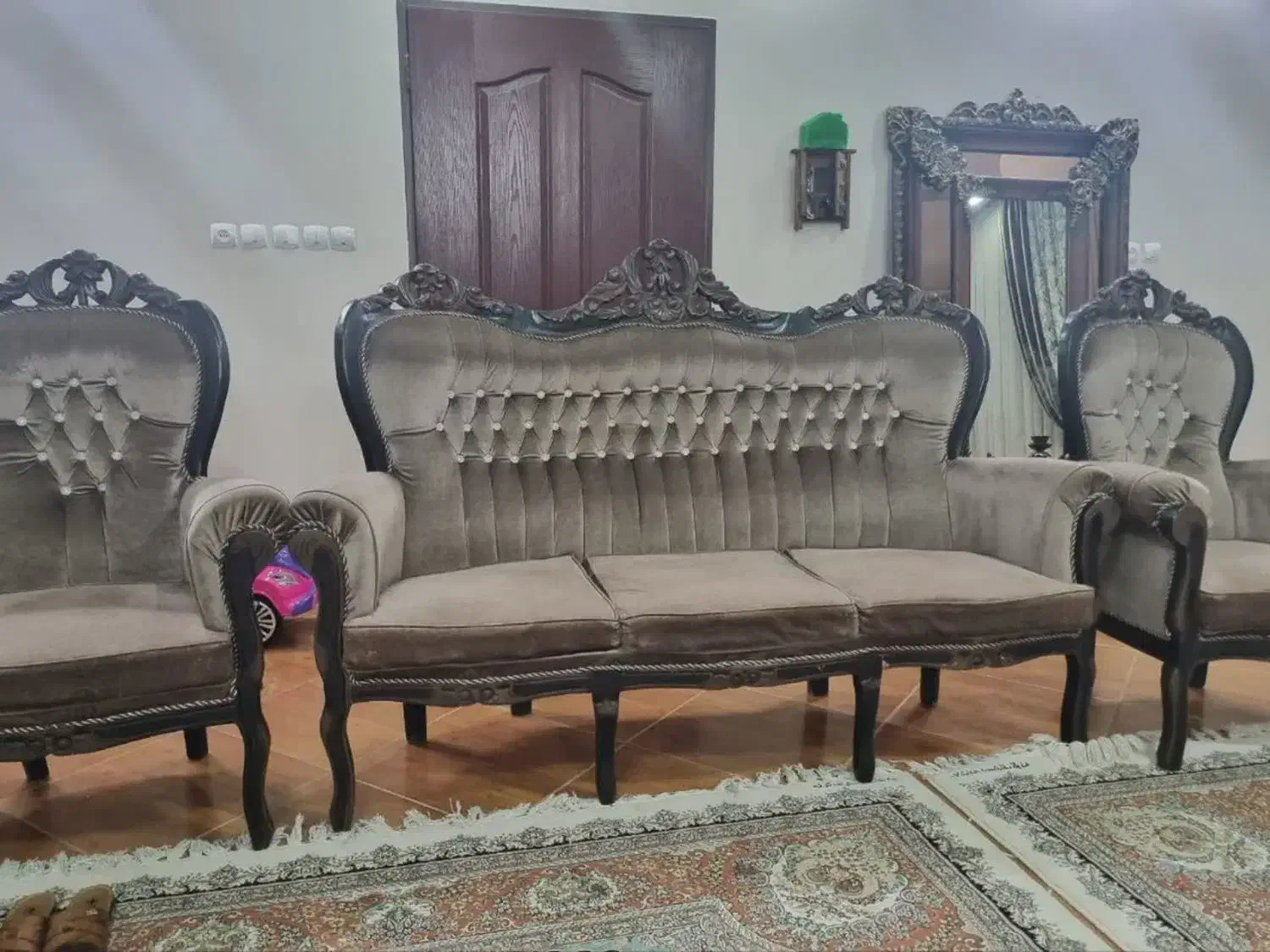 مبلمان ۹نفره (شیک)|مبلمان خانگی و میز عسلی|ابریشم, |دیوار