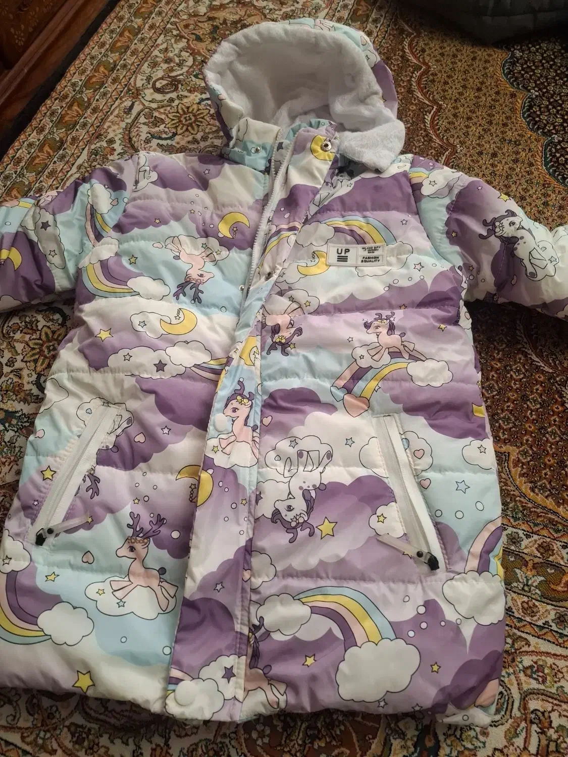 کاپشن|کفش و لباس بچه|کرج, حصار|دیوار