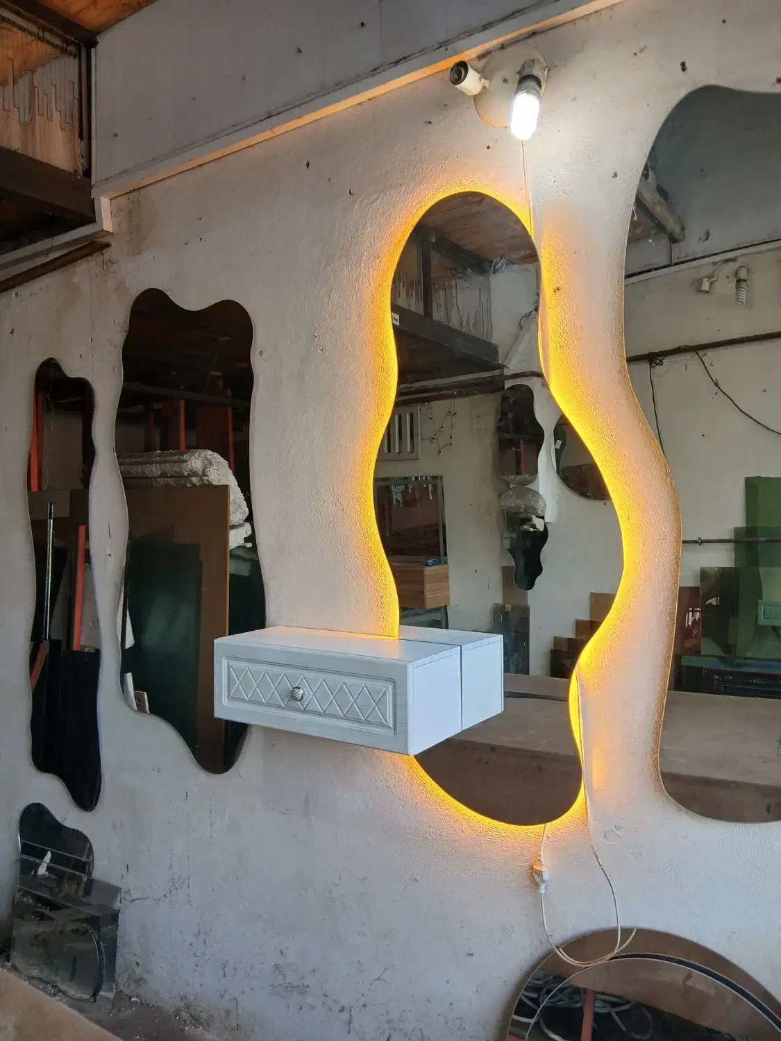 آیینه دفرمه بکلایت باکس کشودار روی آینه|آینه|رشت, بیجارپس|دیوار