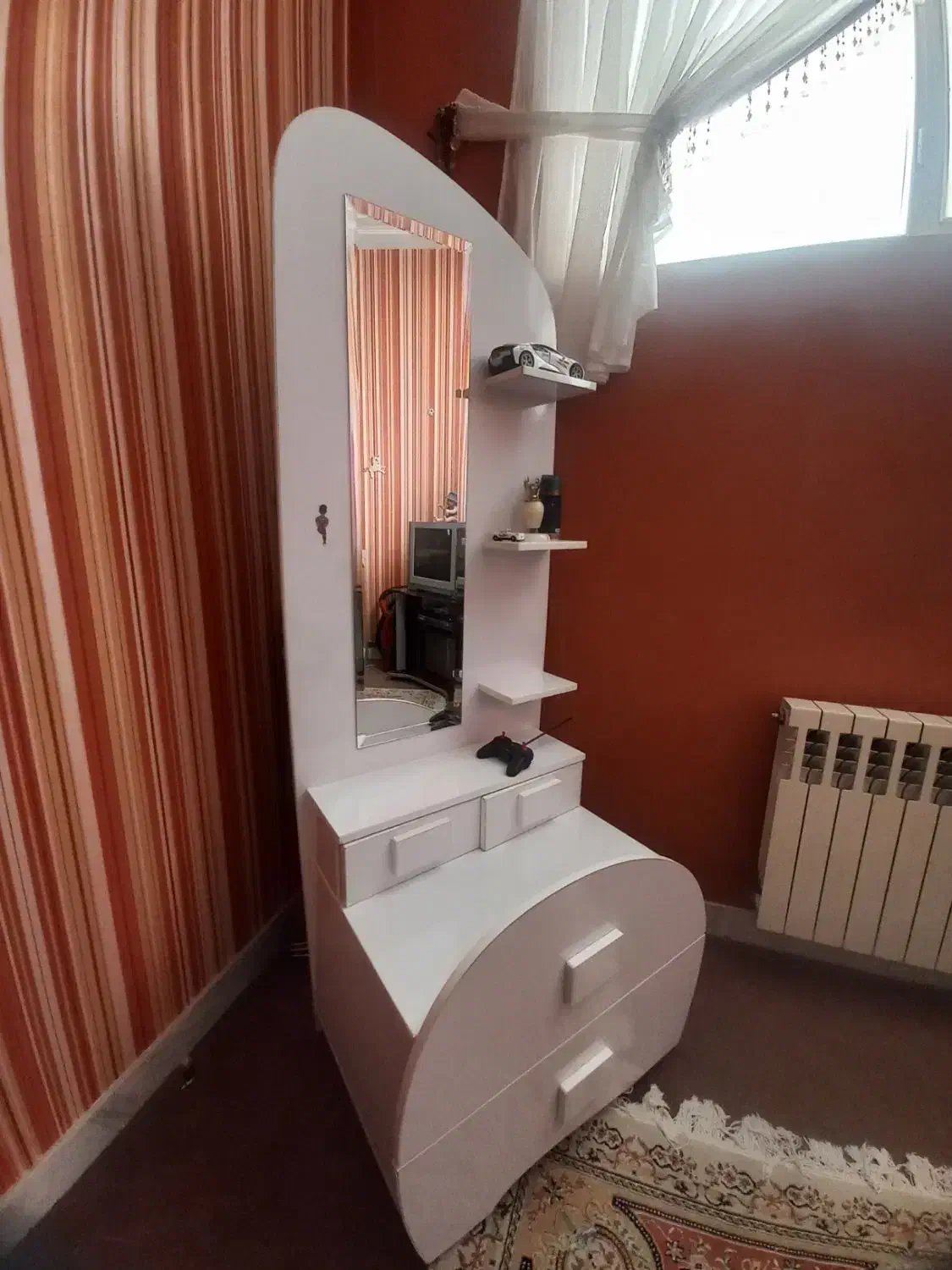 تخت بچه با کمد دو کشو و صندلی اصلی دلیجان|تخت و صندلی بچه|کرمانشاه, |دیوار