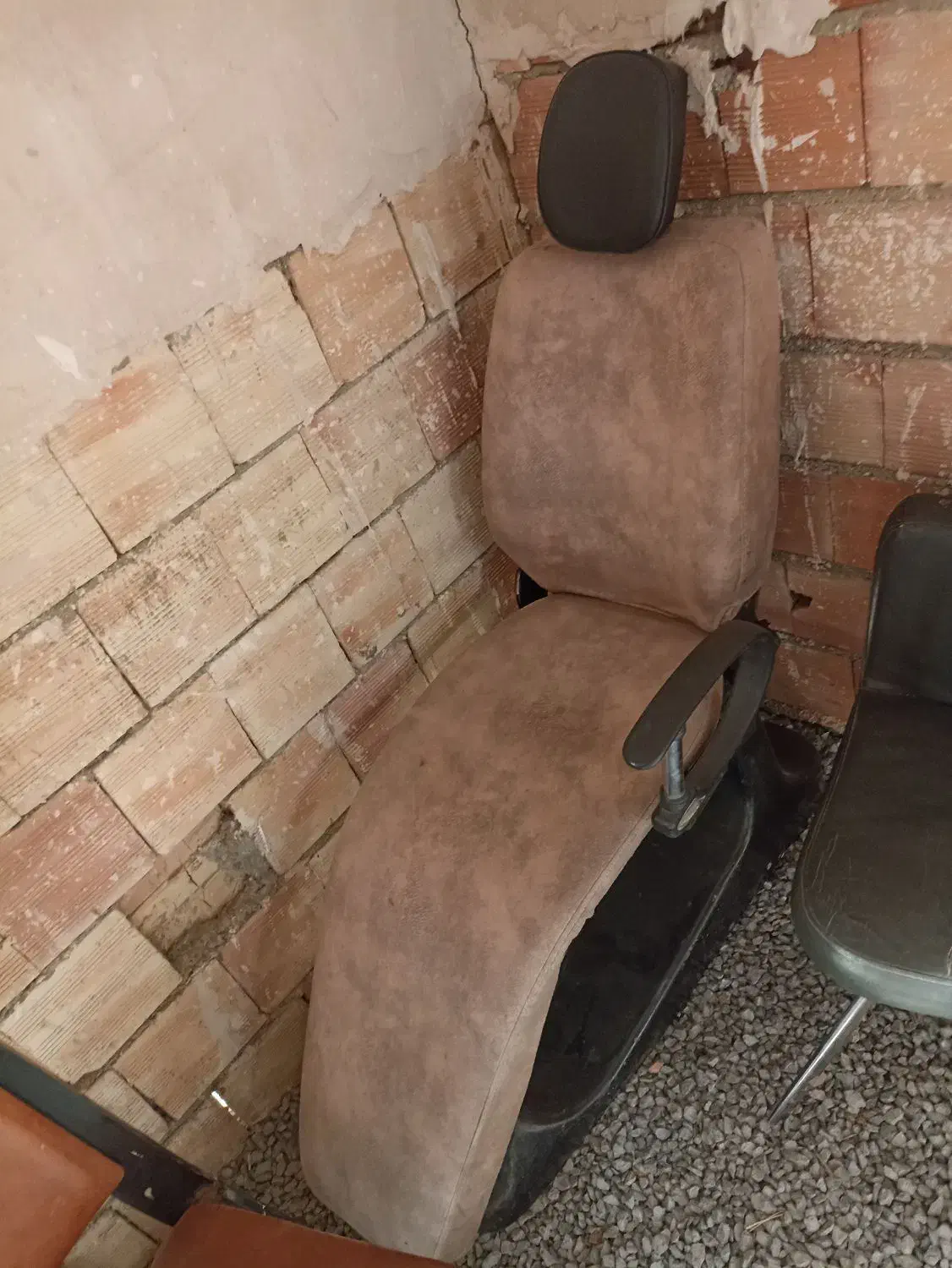 دوتا صندلی آرایشگاه|آرایشگاه و سالنهای زیبایی|ارومیه, |دیوار