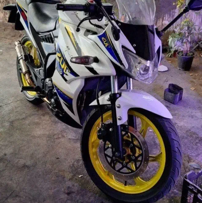 مگلی سفید|موتورسیکلت|شهرضا, |دیوار