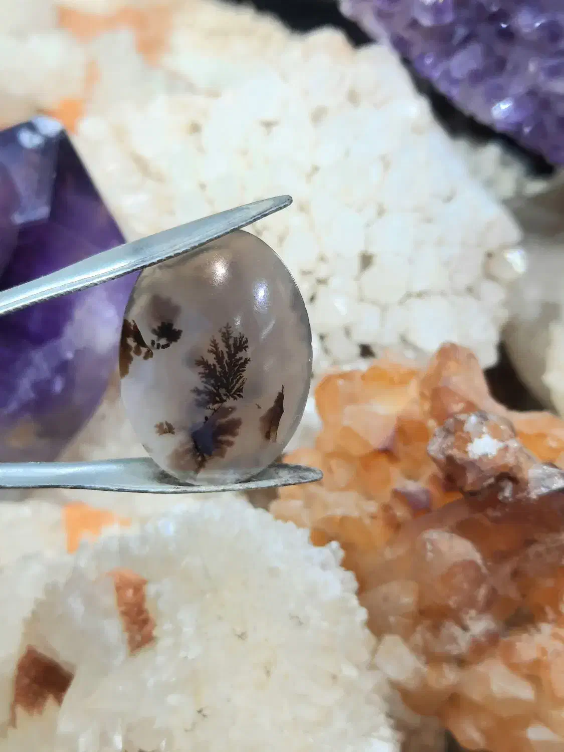 تولید نگین و گردن آویز از گوهر سنگهای ناب|زیورآلات و اکسسوری|لنجان, |دیوار