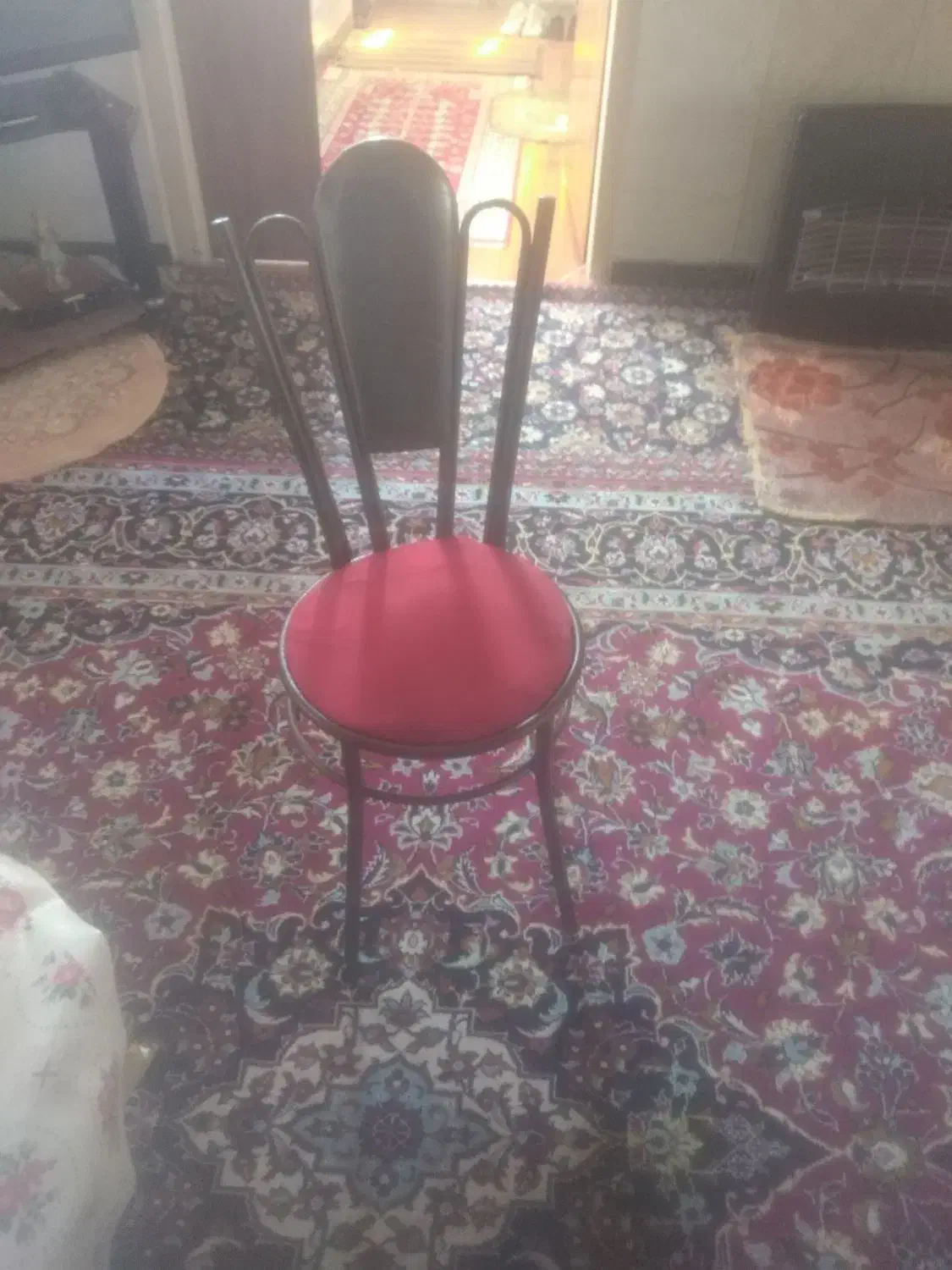 6عددصندلی فرفورژه، یکعدد میزتلفن|میز و صندلی غذاخوری|الیگودرز, |دیوار