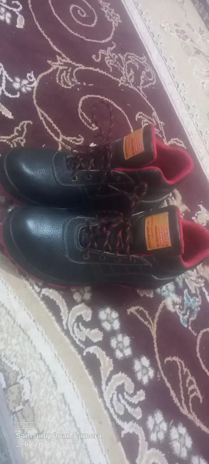 کفش  ایمنی  کار  استاندارد  ضد  آب  ضدحریق سایز۴۴|کیف، کفش، کمربند|دوگنبدان, |دیوار