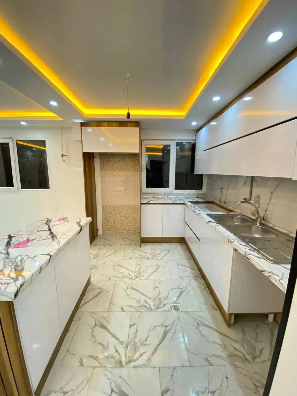 فروش واحد ۸۵متر در پروژه جنوبسازه خیابان سرزمین|فروش آپارتمان|هشتگرد, شهرک المهدی|دیوار