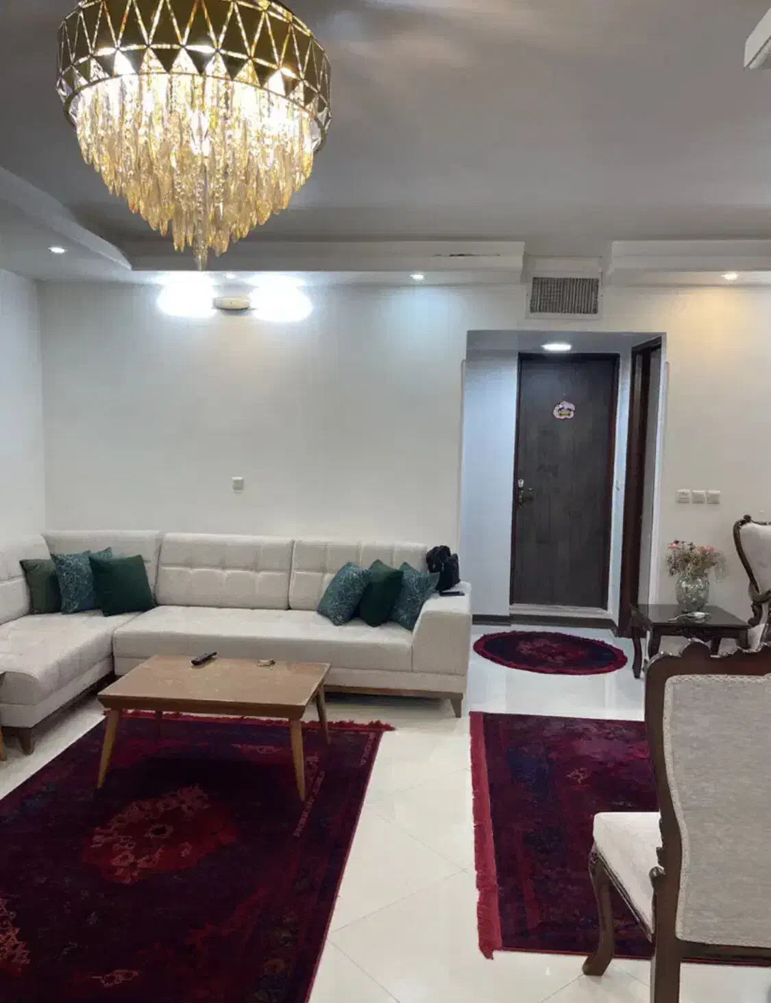 ۱۰۲ متر در یکی از بهترین کوچه های ۲۲ بهمن غرق نور|فروش آپارتمان|ساوه, |دیوار