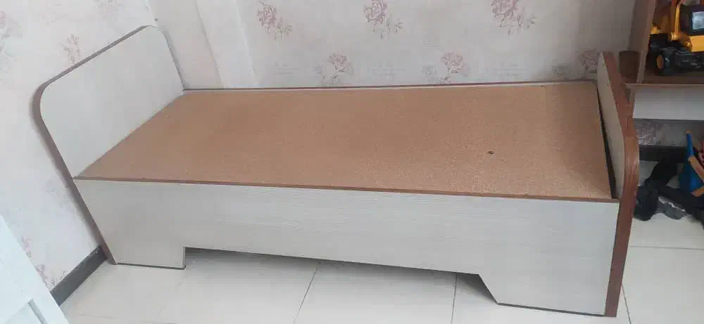 تخت جوان|تخت و سرویس خواب|اصفهان, مارچین|دیوار