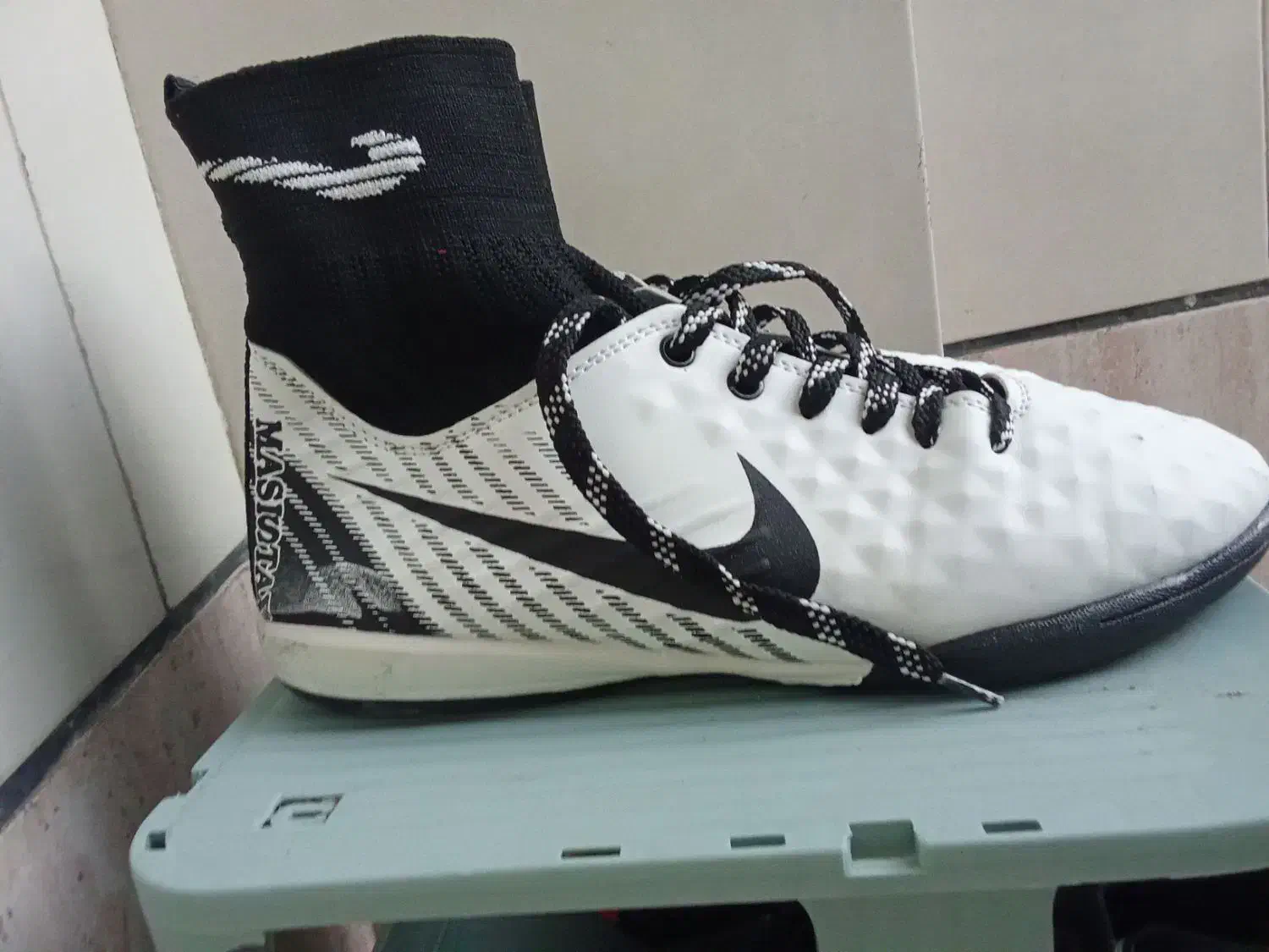 کفش فوتسال|کیف، کفش، کمربند|رزن, |دیوار