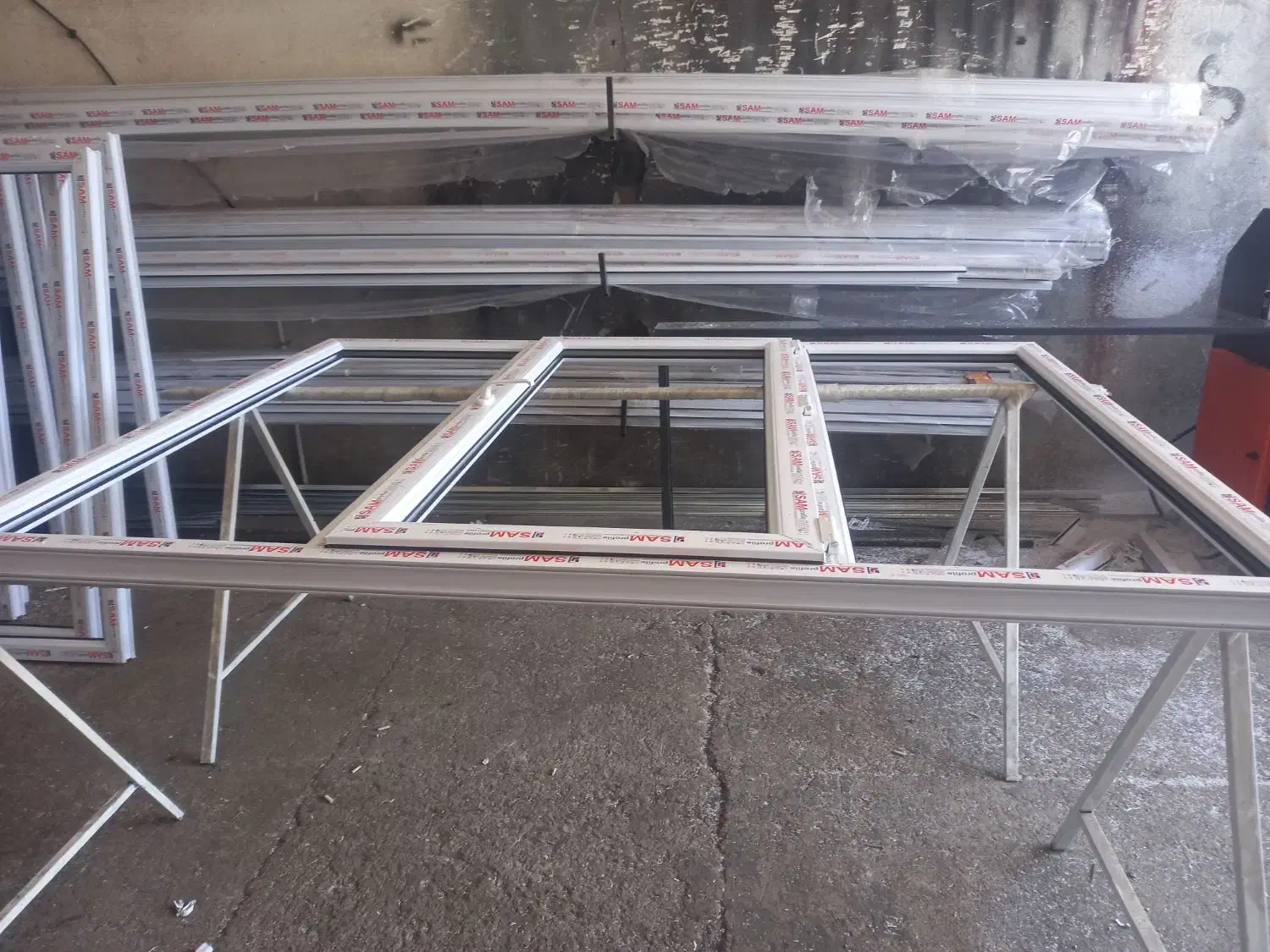 ساخت و تعمیر درب و پنجره دوجداره و توری پلیسه|خدمات پیشه و مهارت|پیشوا, |دیوار