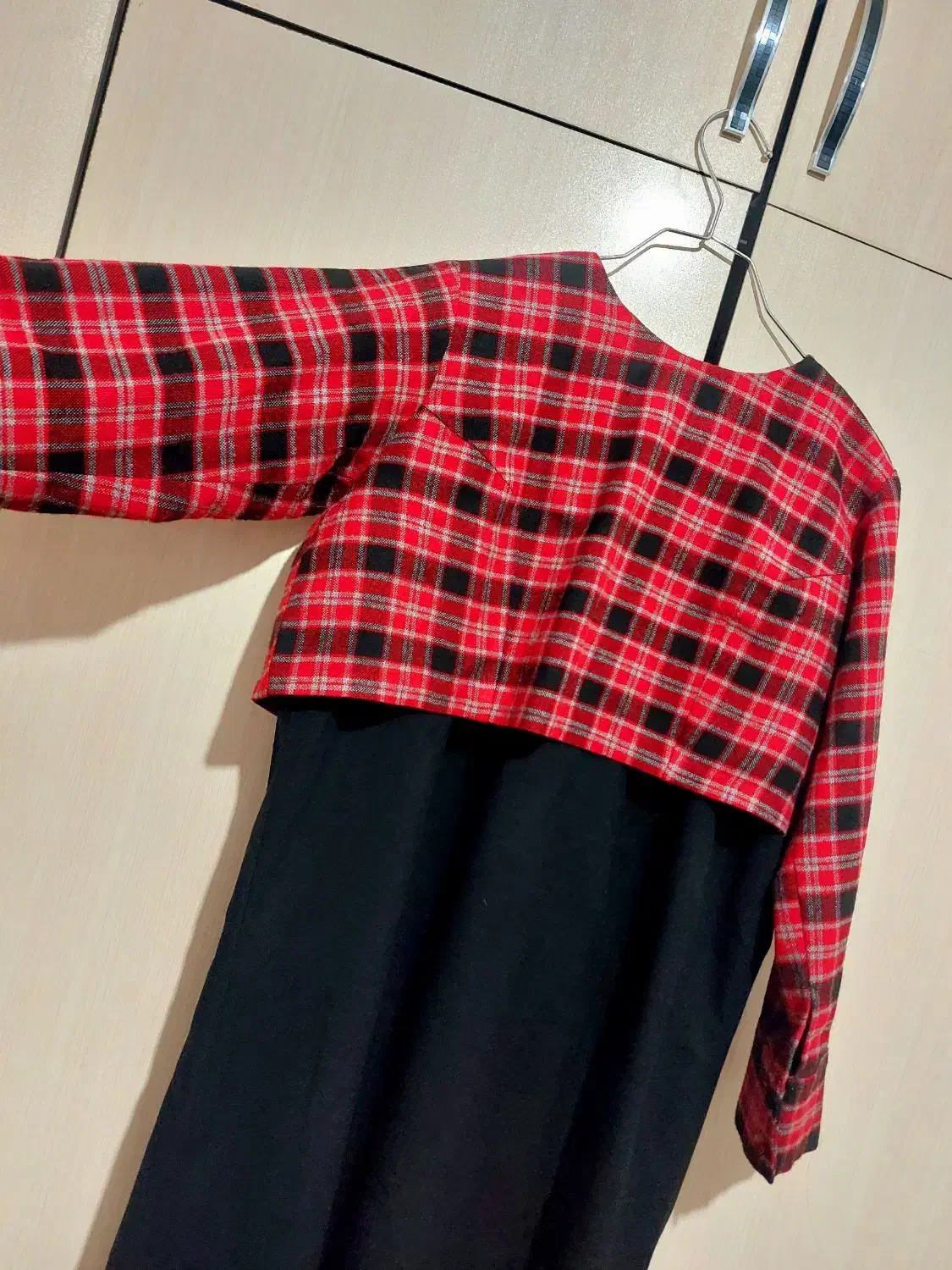 سارافون و رویی|لباس|فولادشهر, B8|دیوار