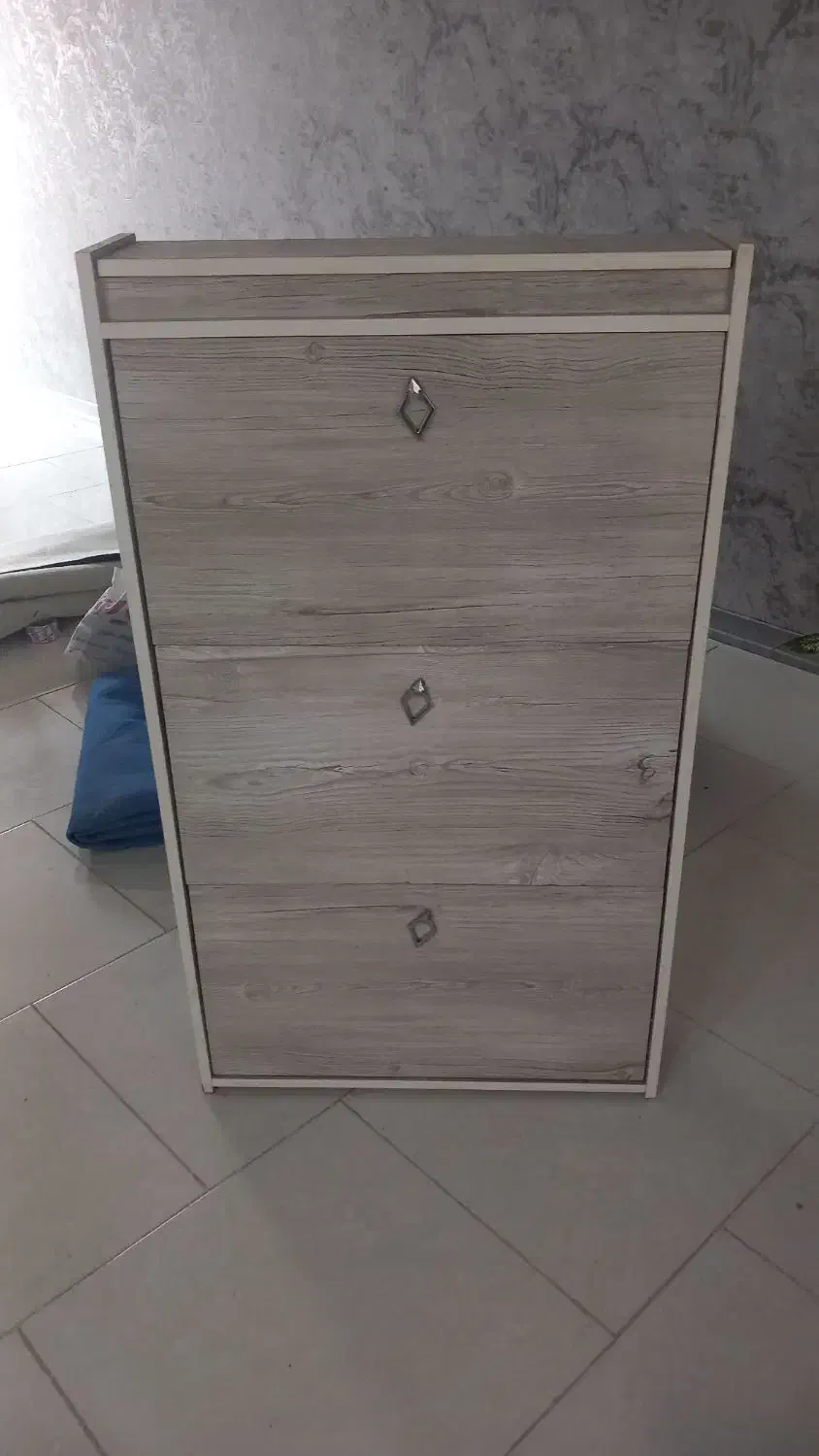 جاکفشی|جاکفشی، کمد، دراور|گلبهار, شهر جدید گلبهار|دیوار