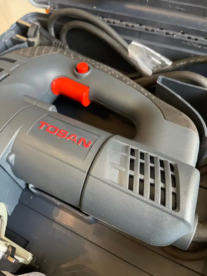 عمود بر توسن|ابزارآلات|ساری, |دیوار