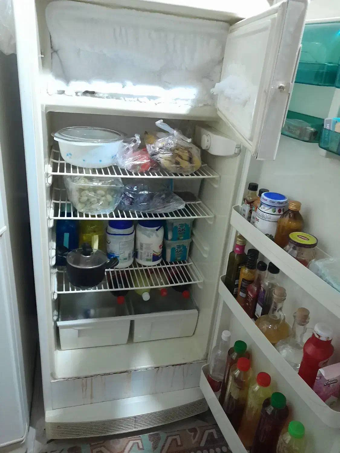 یه یخچال بخاطرجابجای فروخته میشه نیازبه تعمییر در|یخچال و فریزر|اراک, |دیوار