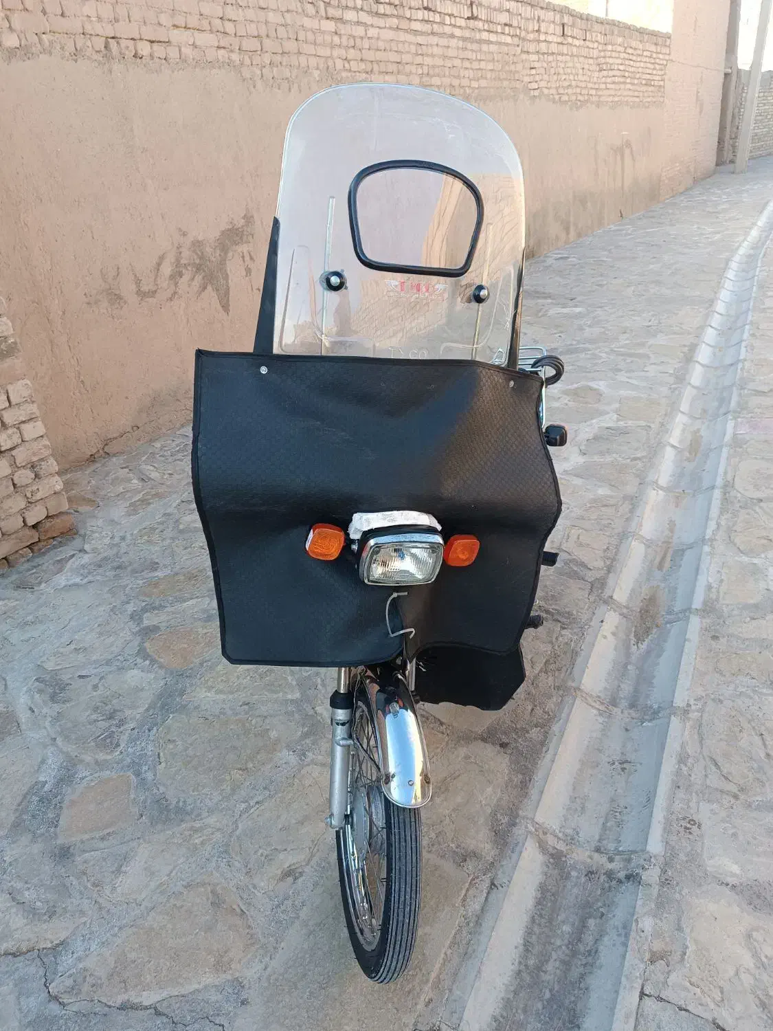 هندا۱۲۵پلاک ملی|موتورسیکلت|اسفرورین, |دیوار