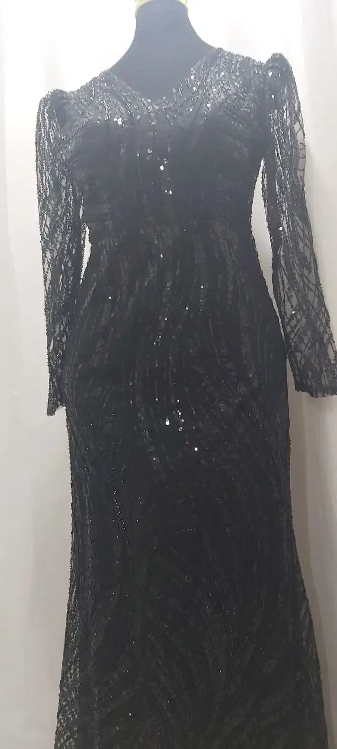 لباس مجلسی|لباس|قائن, |دیوار