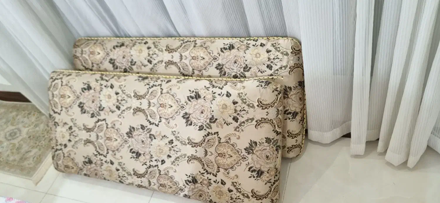 یک جفت پشتی سالم|پشتی|شاهین‌شهر, مخابرات (شهید بهشتی)|دیوار