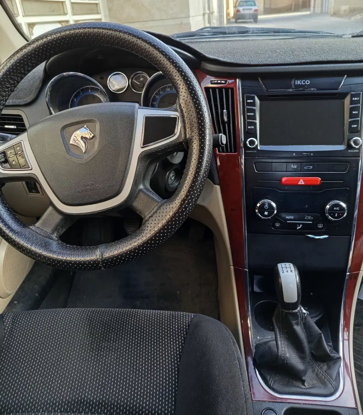 دنا معمولی مدل ۹۸ سفید|خودرو سواری و وانت|گلپایگان, |دیوار