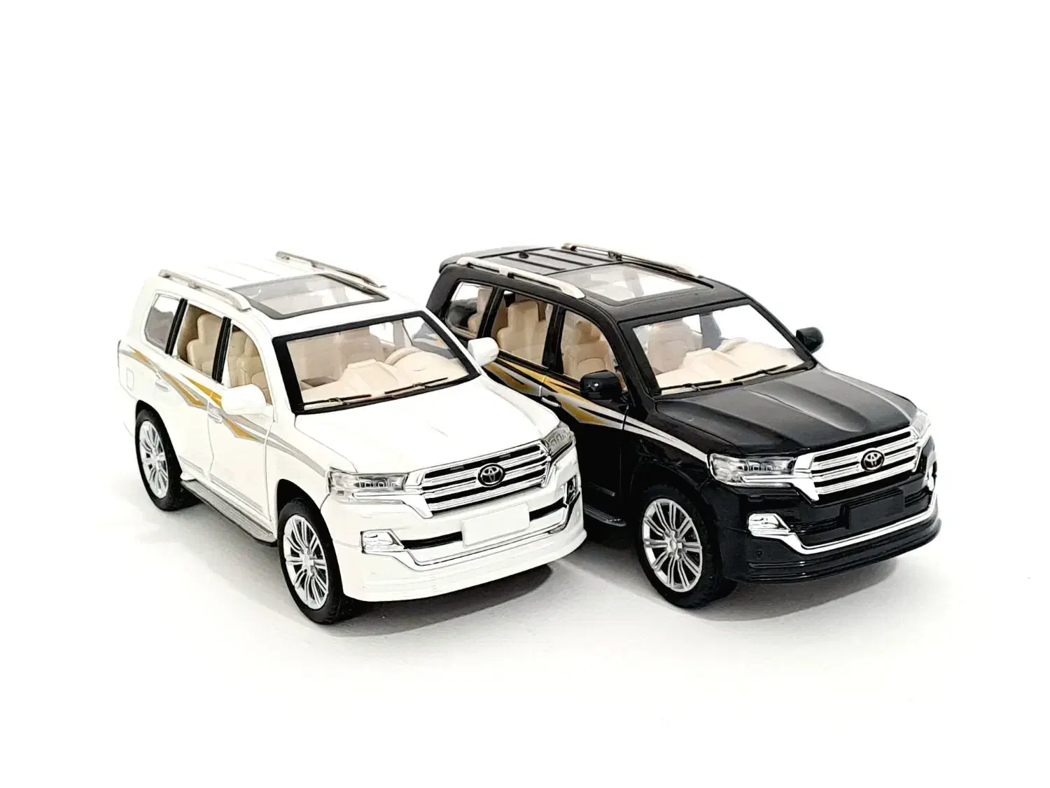 ماکت ماشین فلزی TOYOTA لندکروز اتاق ۲۰۰ دودزا|اسباببازی|تهران, خواجه نظام الملک|دیوار