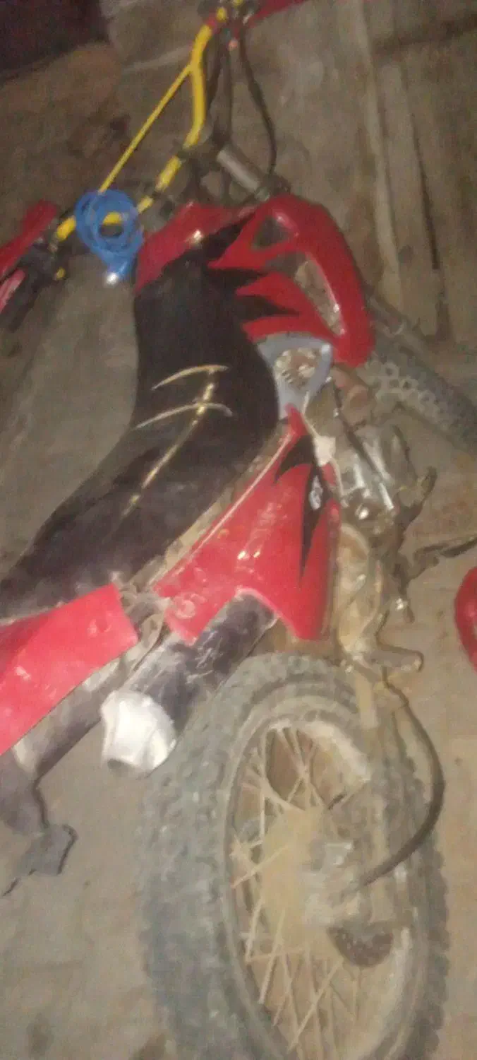 متور تریل 200پیشرو  اگزوز تازه تمیر بدون روغن سوزی|موتورسیکلت|خاروانا, |دیوار