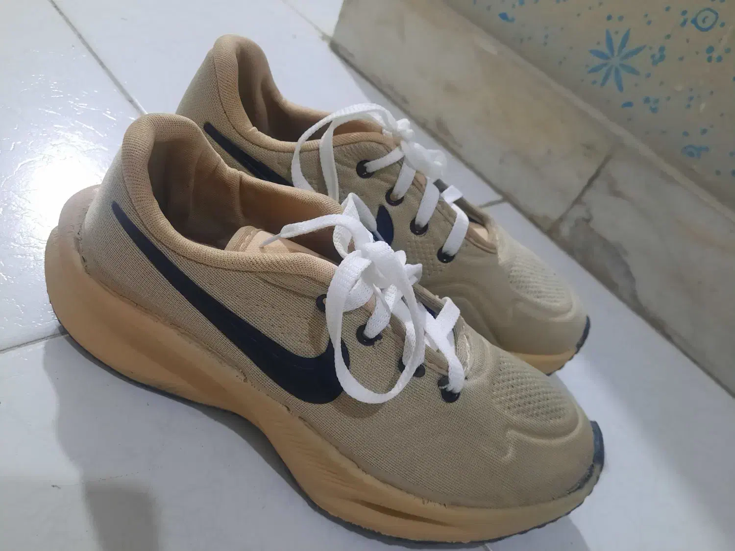 کتونی|کیف، کفش، کمربند|اراک, |دیوار