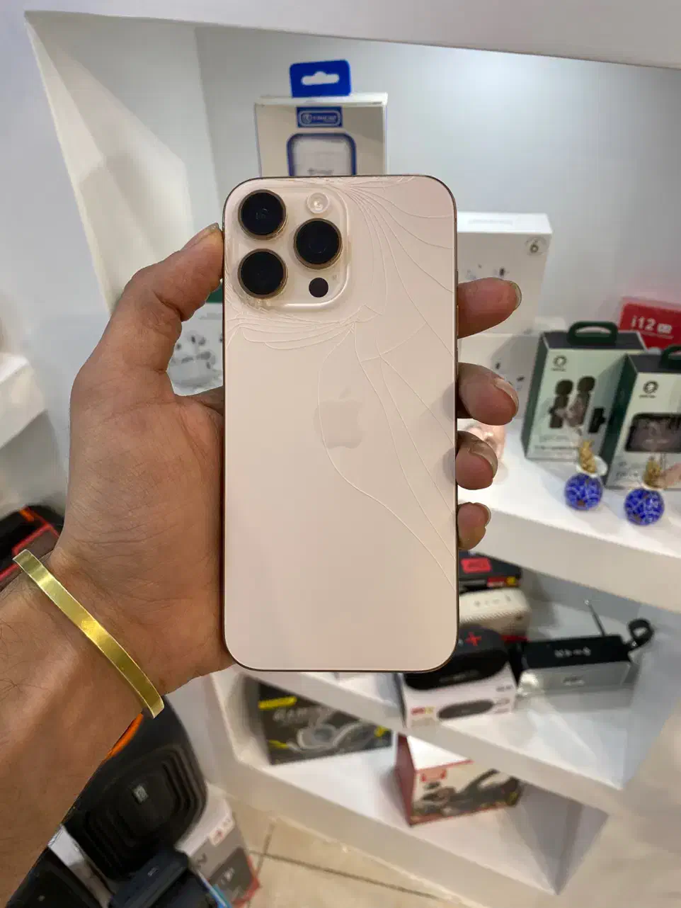 ۱۶پرومگس|موبایل|اصفهان, نقش جهان|دیوار